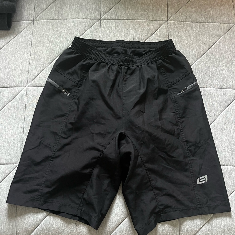 Men’s Bellwether Black Cycling padded shorts size medium